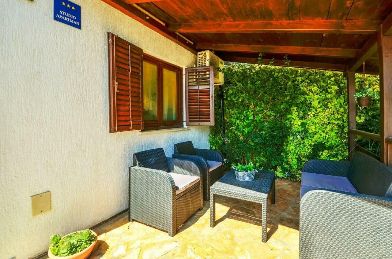 The Big Smile Apartments Pula Exterior photo