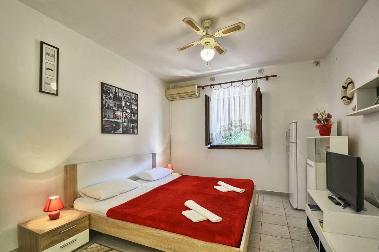 The Big Smile Apartments Pula Exterior photo