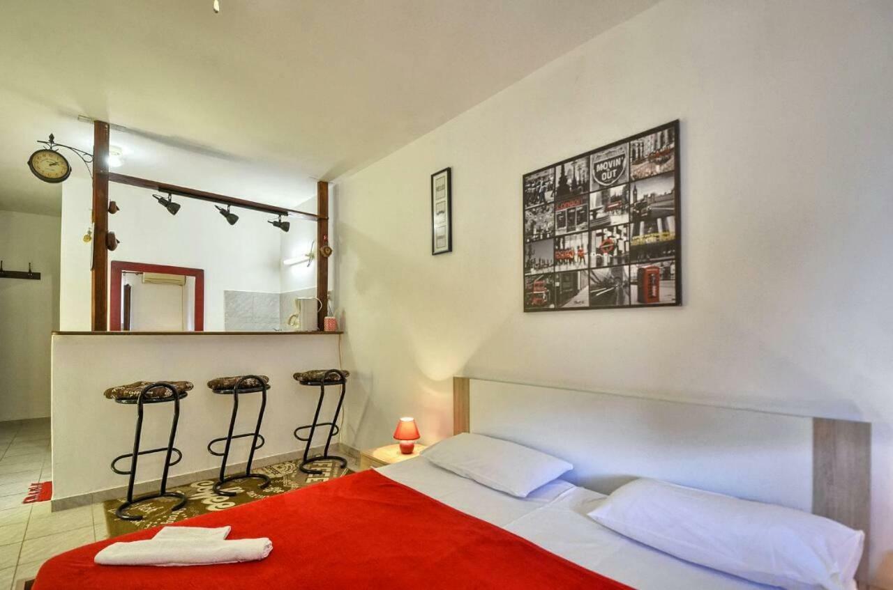 The Big Smile Apartments Pula Exterior photo