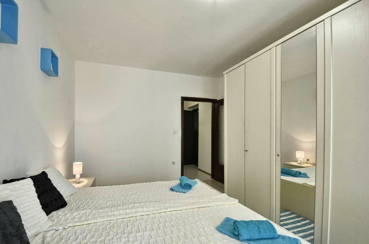 The Big Smile Apartments Pula Exterior photo